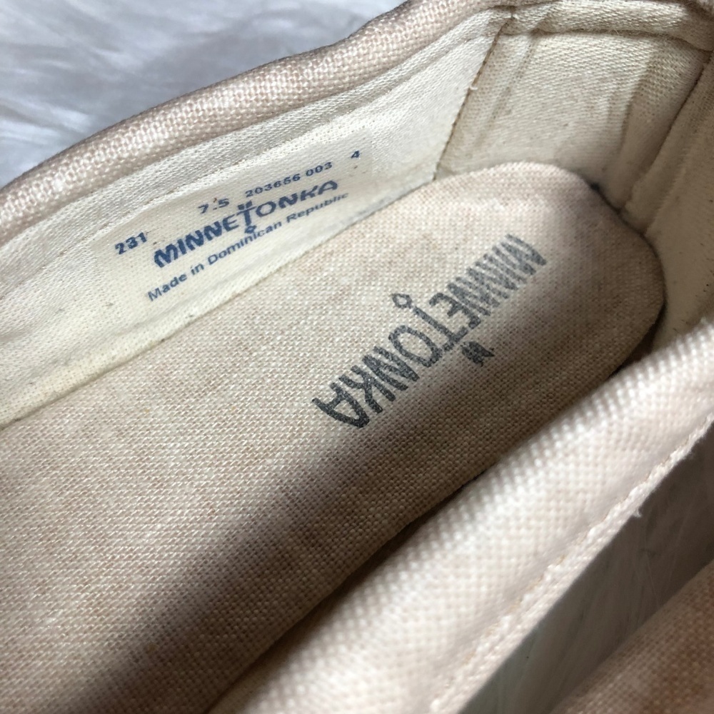 Minnetonka  Beige Canvas Loafers Size 7.5 - Picture 4 of 7